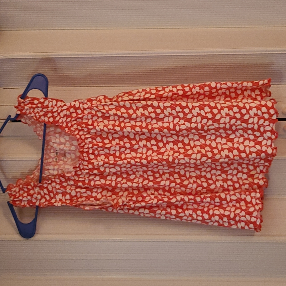 Women's sleeveless tank top with ruffled collar.  Pink and white. Size L